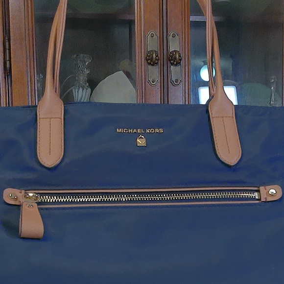 EC Michael Kors Kelsey Navy Nylon Lg Tote Leather Trim GoldTone Accents COA Inc - Picture 3 of 16
